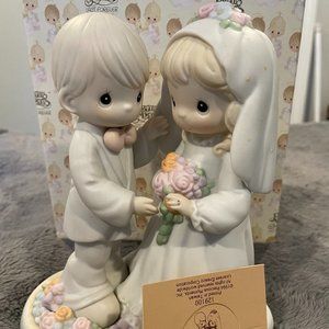 Precious Moments 129100 : I Give You My Love Forever in original box